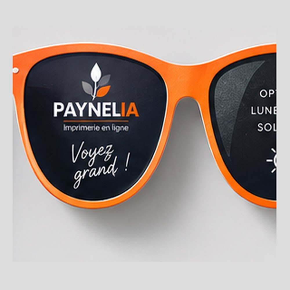 Le flyer en forme de lunettes