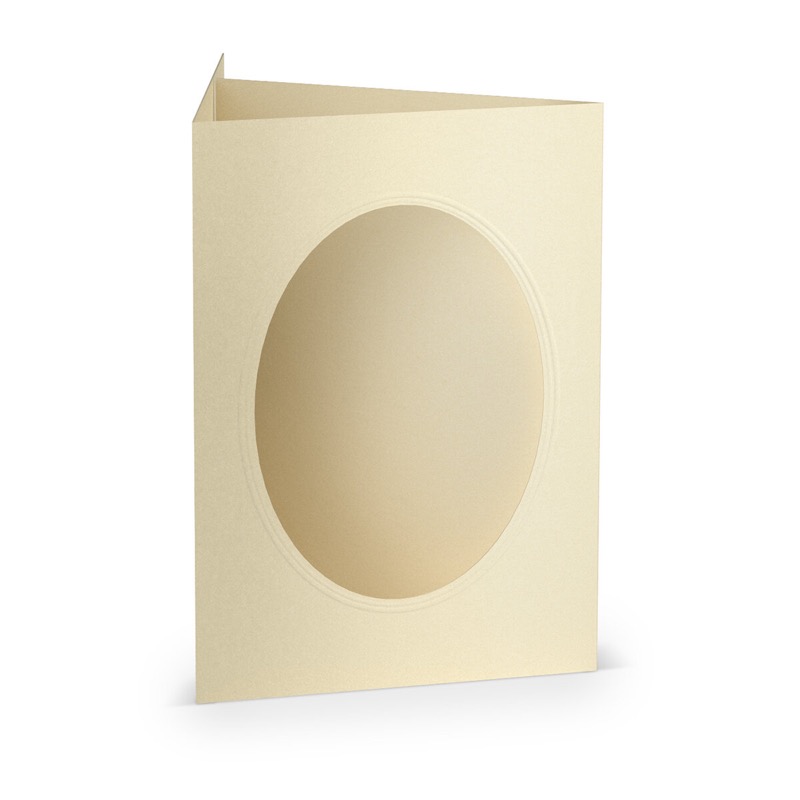 cartes passe partout (portrait) colorées - crème (éclairage aux bougies) 120 x 169 mm (din b6) | 250 g/m² lisse | passe-partout ovale 8,7 x 11,2 cm | pas de fermeture | pas de rabat | 50 pièces