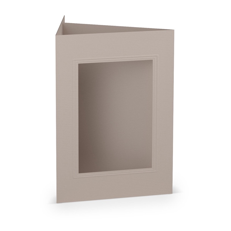 cartes passe partout (portrait) colorées - gris (gris taupe) 120 x 169 mm (din b6) | 220 g/m² côtelé (paperado) | passe-partout carré 7,6 x 11 cm | pas de fermeture | pas de rabat | 50 pièces