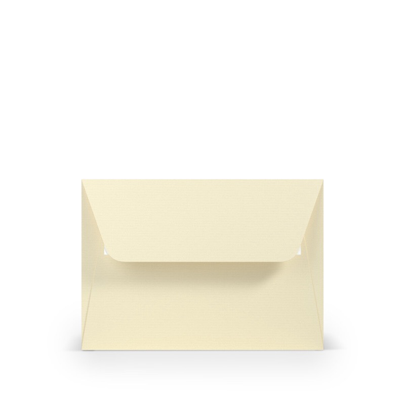 enveloppes colorées crème (chamois) 125 x 176 mm (b6) | 100 g/m² côtelé (paperado) | sans fenêtre | fermeture adhésive | rabat droit | 100 pièces