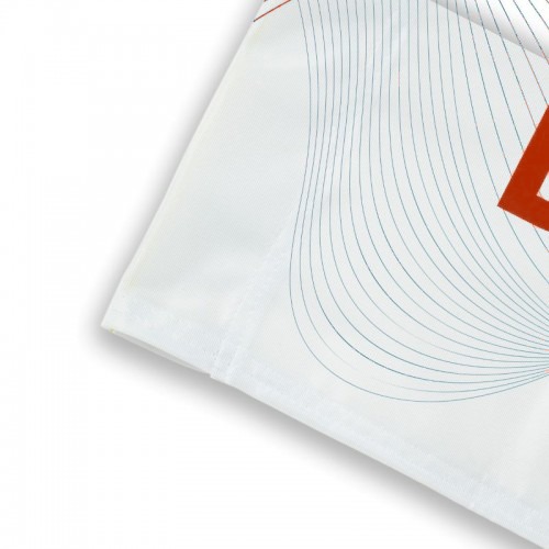 Drapeau avec manche fermée pour bâton — détail finition (2/5)